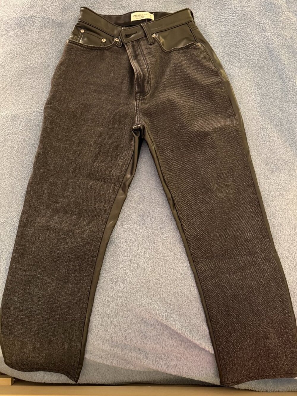 Abercrombie & Fitch Black/Leather Womens Jeans - Size 26/2 S
